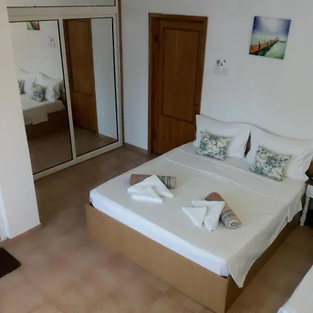 Bed & Breakfast Pensiunea Casa Johnelly *
