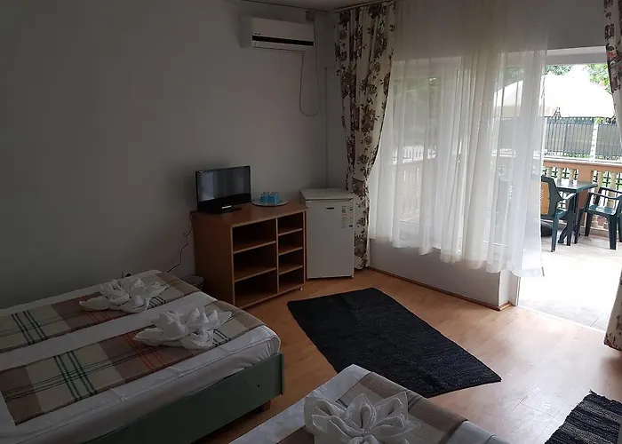 Bed & Breakfast Pensiunea Casa Johnelly *