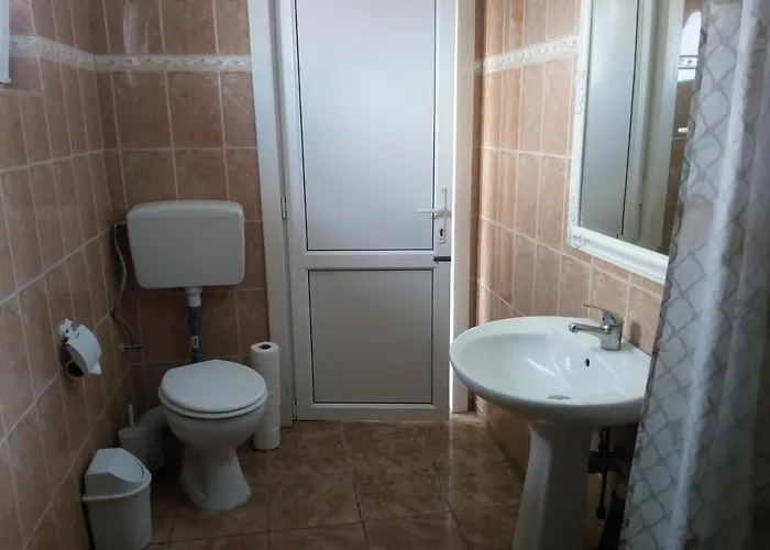 Pensiunea Casa Johnelly Bed & Breakfast *