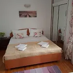 Bed & Breakfast Pensiunea Casa Johnelly Costinesti