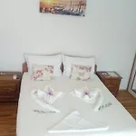 Bed & Breakfast Pensiunea Casa Johnelly Costinesti