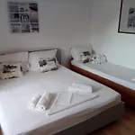 Bed & Breakfast Pensiunea Casa Johnelly *