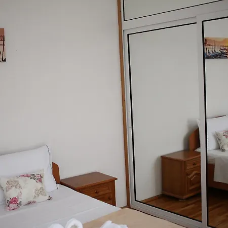 Pensiunea Casa Johnelly Отель типа 