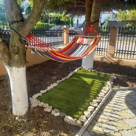 לינה וארוחת בוקר Pensiunea Casa Johnelly *