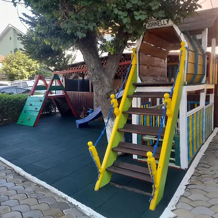 לינה וארוחת בוקר Pensiunea Casa Johnelly