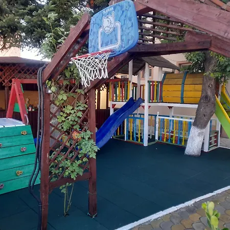 Pensiunea Casa Johnelly לינה וארוחת בוקר קוסטינסטי