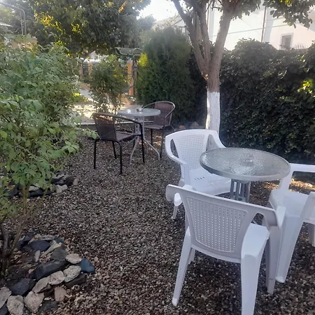 Pensiunea Casa Johnelly לינה וארוחת בוקר קוסטינסטי