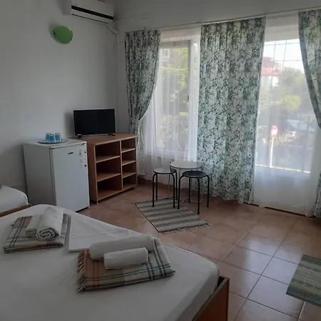 Pensiunea Casa Johnelly לינה וארוחת בוקר *